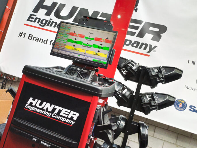 Hunter Engineering wheel alignment machine and computer screen