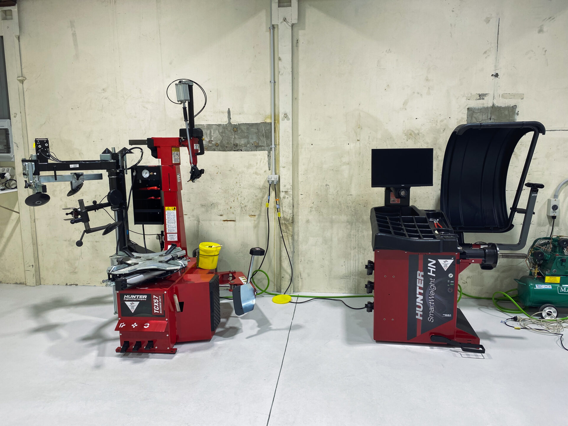 Hunter Engineering TCX70 tyre changer and SmartWeight Hybrid wheel balancer at Dargaville Motors
