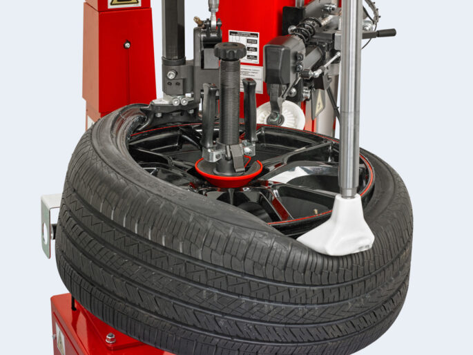 Hunter TCX70 Pro tyre changer press arm pressing tyre bead